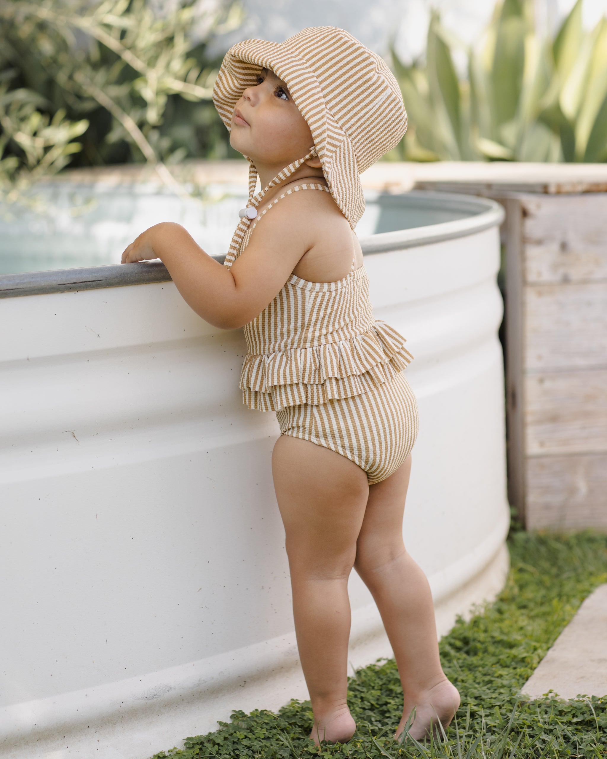 Rylee + Cru ライリーアンドクルー ベビー服 子供服 ラッフルワンピーススイムスーツ　ハニーストライプ スモール