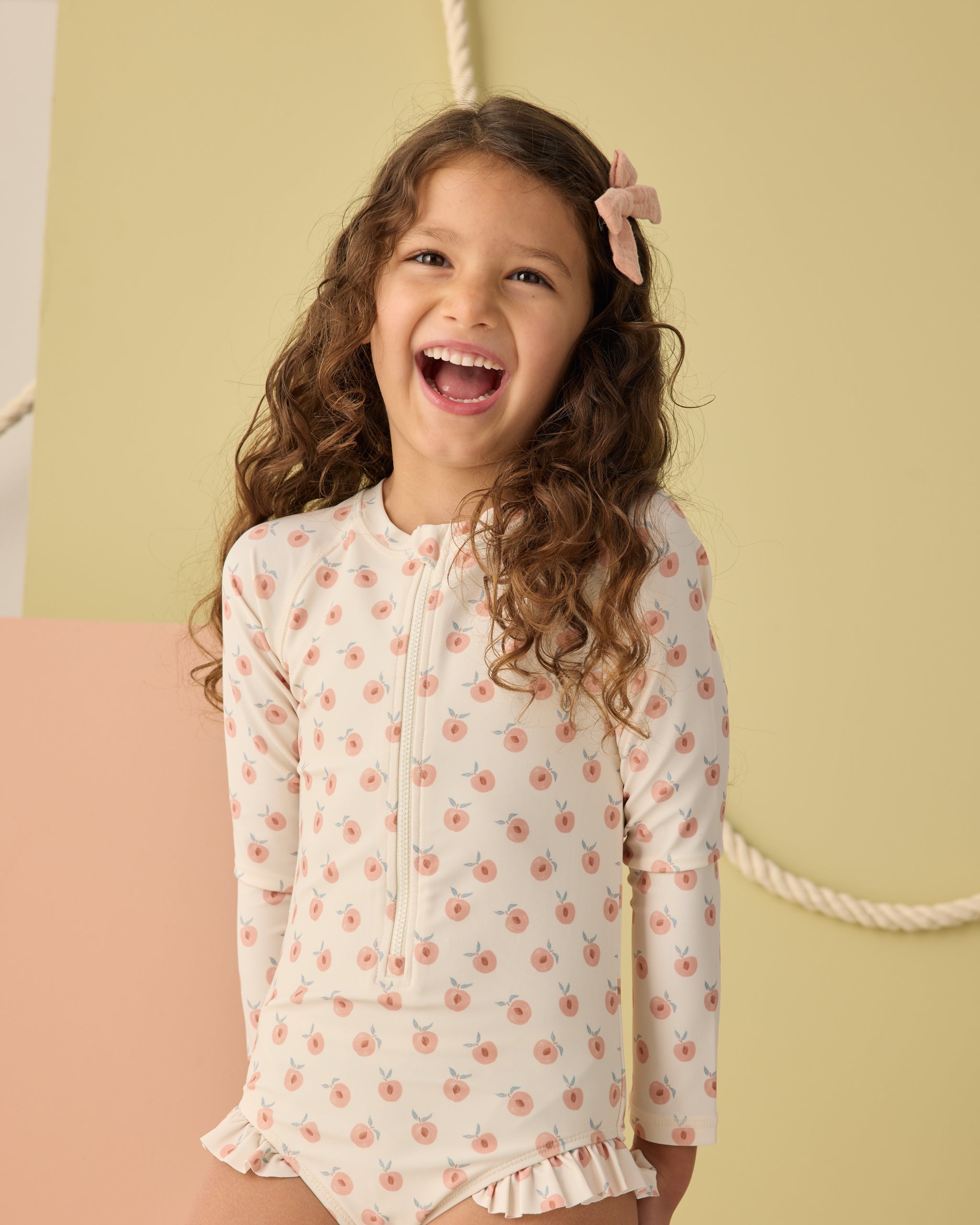 Rylee + Cru ライリーアンドクルー ベビー服 子供服 ラッシュガードワンピース　ピーチズ